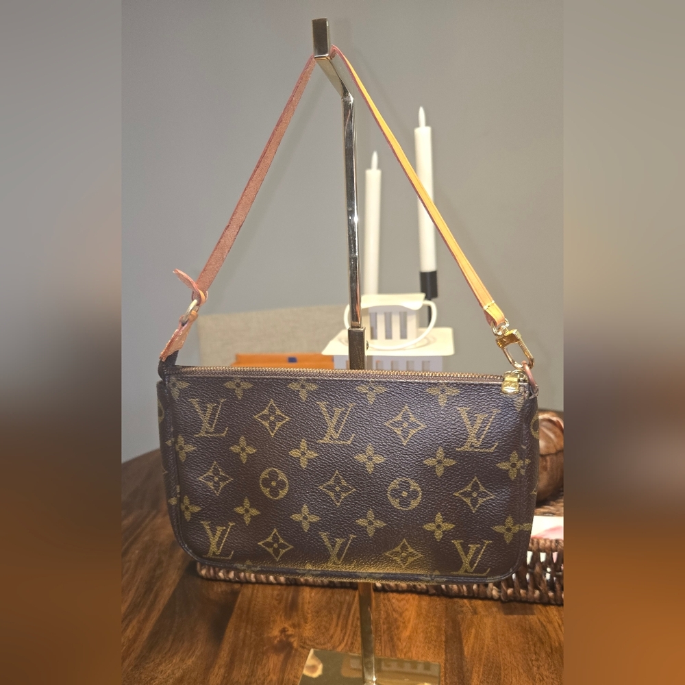 Louis Vuitton Pochette #AR1020🤎